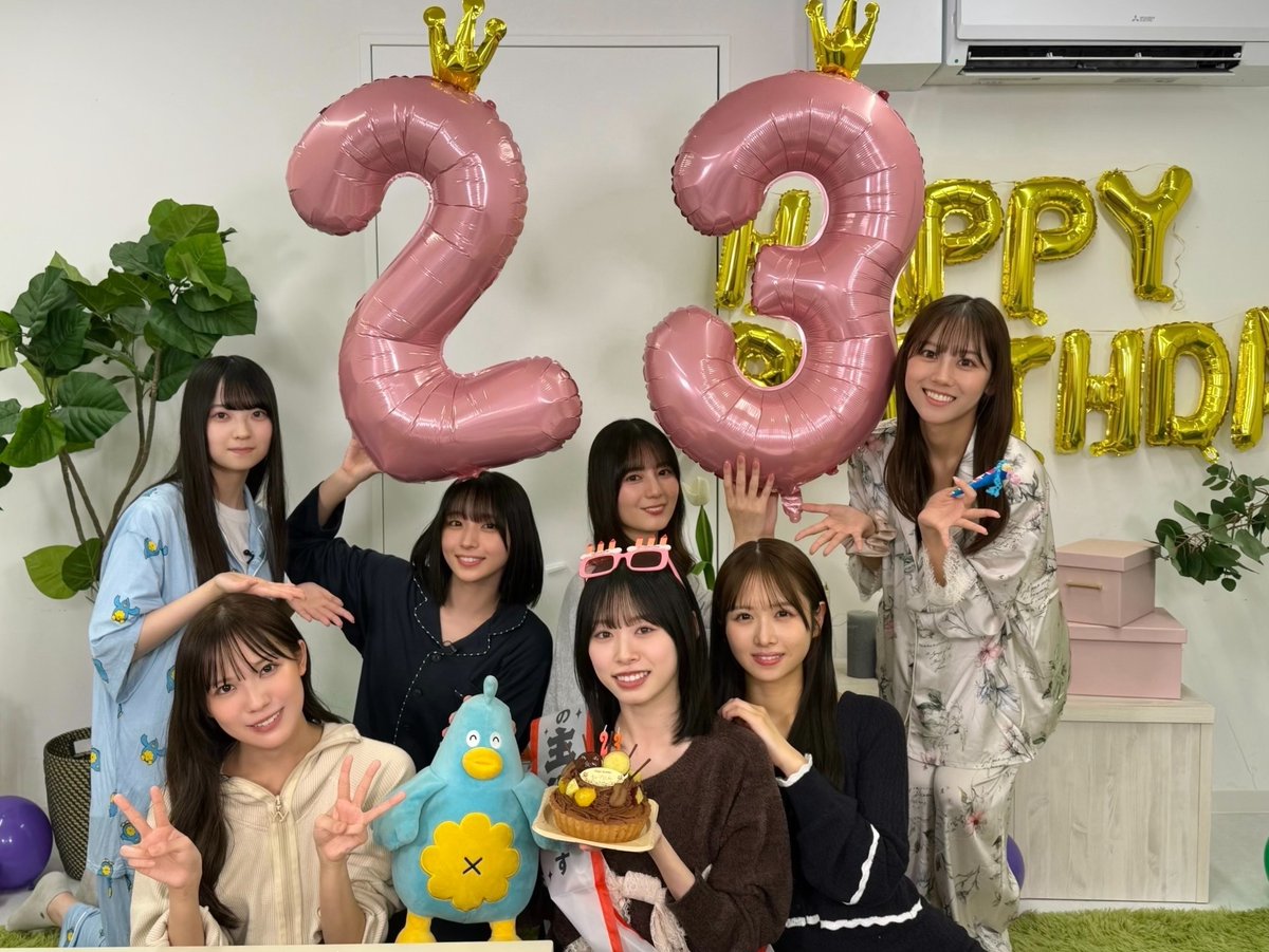 hinatazaka46's tweet photo. 【ブログ更新☀️ ポカ】 きゃぷにんにおめでとうとありがとうをいう日 https://t.co/FrAAEoFbUN #日向坂46 #ポカ https://t.co/pdrSYV0pGj