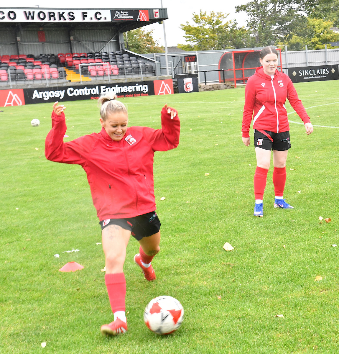 SWFLeagueOne's tweet photo. Harlaw Park warm-ups are on the soggy side for the arrival of Queen of the South in Inverurie #BeTheDifference 
📷 Ger Harley | Sportpix https://t.co/gm2SWSAdyM