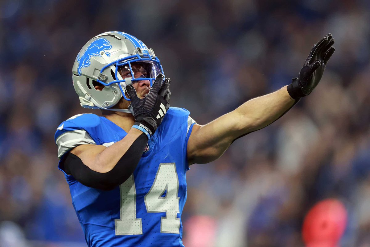 _Locksmiths__'s tweet photo. NFL 🏈 Lock #4 (Sept. 27th)

Amon-Ra St. Brown over 6.5 Receptions
(-138 FD)

❤️ IF YOU’RE TAILING

St. Brown leads the NFL with 19 receptions through two weeks and has cleared 6.5 in both games, catching 10 of 14 targets against New Orleans and 9 of 13 against Buffalo. That’s 27 targets, a 34% target share and four TDs. He also leads the NFL with 6 red-zone targets and owns a 50% first-read rate inside the 20. This is the same receiver who posted 117 catches for 1,401 yards last season, his third straight year topping 1,263 yards. 

The Jets have been excellent against the pass, ranking 2nd in both passing yards allowed and yards per attempt. But their heavy two-high coverage could actually benefit St. Brown. Since 2024, he’s posted a 0.33 target-per-route-run rate and 2.75 yards per route run against two-high looks. Those shells take away deep shots and funnel underneath targets to the slot, exactly where St. Brown thrives. 

The biggest concern is a potential Detroit blowout leading to fewer second-half targets. But even in Week 1, when Detroit controlled the game more comfortably, St. Brown still caught 10 passes. His role is built around being Goff’s first read, not game script. With 13+ targets in both games, a massive target share and a matchup that should funnel underneath work his way, 6.5 is simply too low.

📊 @HOFApp