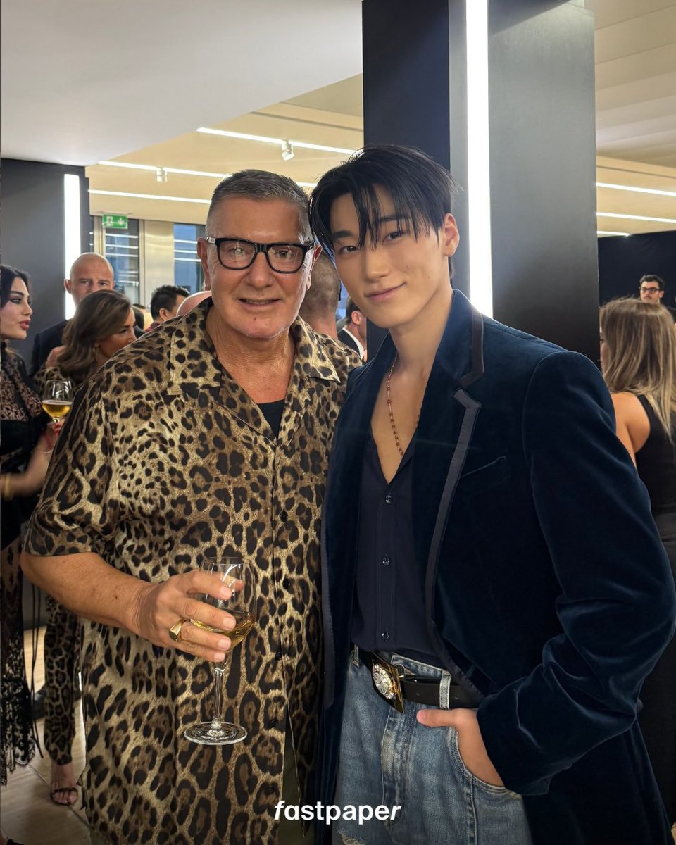 allforsan710's tweet photo. Global Ambassador CHOI SAN with Domenico Dolce and Stefano Gabbana (founders and designers of @dolcegabbana) ❤️

CHOI SAN AT DGSS27
#CHOISAN #SANxDOLCEGABBANASS27 #DGSS27 #DOLCEGABBANA
@dolcegabbana @ATEEZofficial https://t.co/Qh4LFtd98x