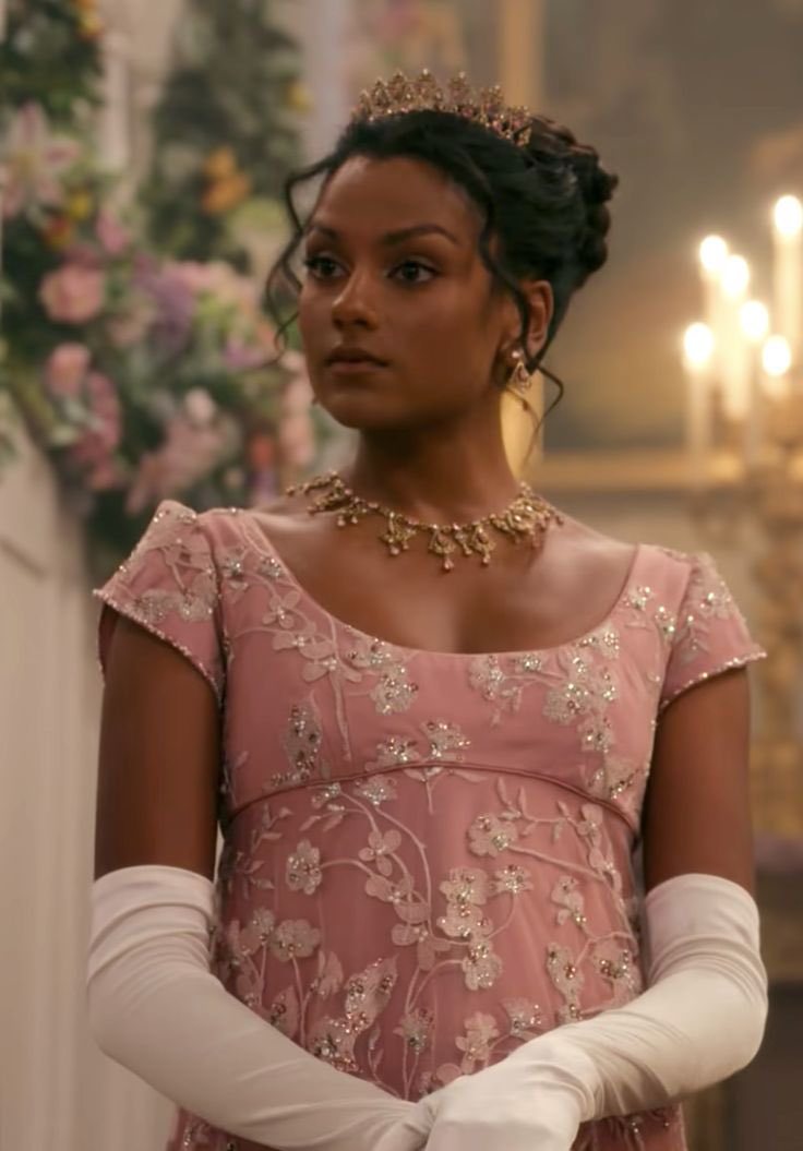 katophiee's tweet photo. honestly think this might be my favourite look of hers. the dress, the tiara, the necklace, the loose stands of hair….just stunning https://t.co/DF11cguTb6