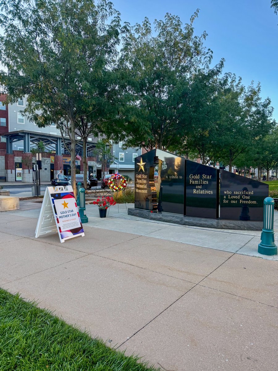 FishersIN's tweet photo. Today, we honor the mothers and families of U.S. service members who made the ultimate sacrifice. 🇺🇸

In recognition of Gold Star Mother’s Day, Gold Star Families, veterans and members of our community are invited to visit the Fishers Gold Star Families Memorial Monument and place a flower in memory of our fallen service members.

Flowers are available at the monument for anyone who would like to pay tribute.