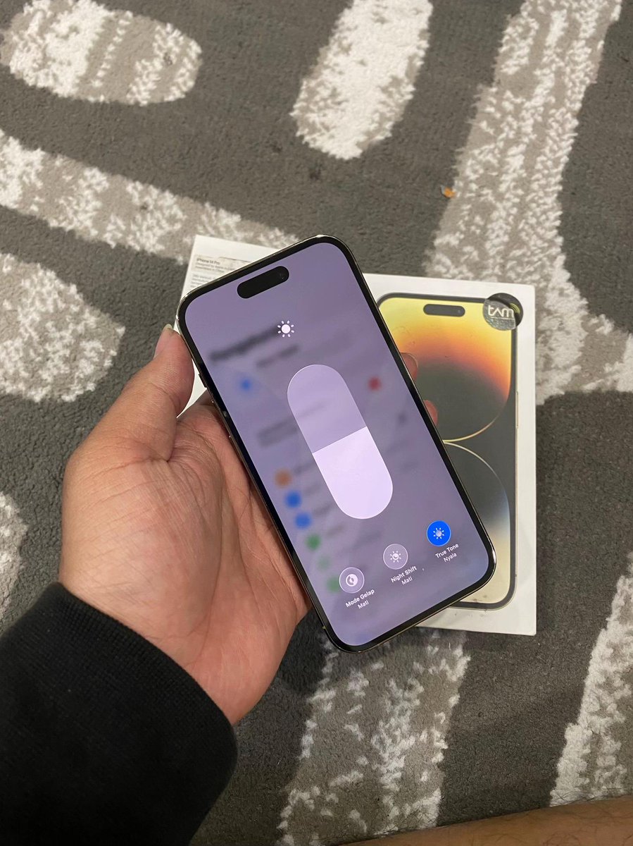 Lisaaa7d's tweet photo. up ulang lagi pada jauh  
Aku mau #WTS IPhone 14 pro gold ibox 256
BH 90%
Fullset, NO minus ya cek sepuasnya!!!!!
COD Langsung depan rumah / BISA EPX
6.2 Aja nepisss!!! 
noted: Dijual Karna Lagi Butuh uang Cepat!
Serius langsung DM aku yaww timakasiiiii🌻 #zonauang #zonajajan https://t.co/zoXMvGT3Qo