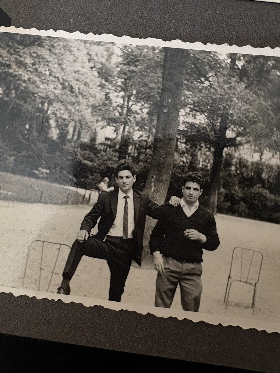 valourde's tweet photo. Le flow des photos de mon grand père quand il venait d’arriver en France https://t.co/kxBdaDNteZ