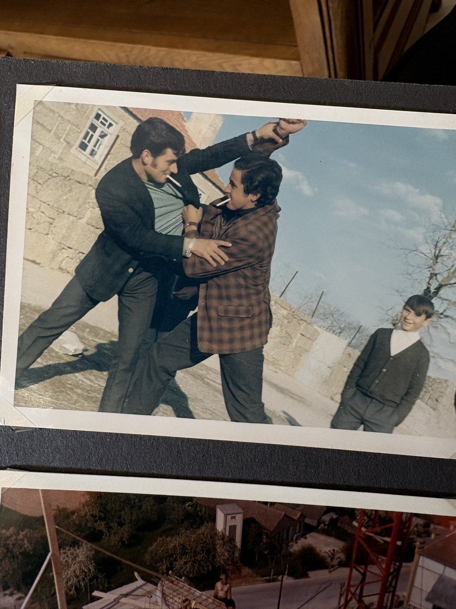 valourde's tweet photo. Le flow des photos de mon grand père quand il venait d’arriver en France https://t.co/kxBdaDNteZ
