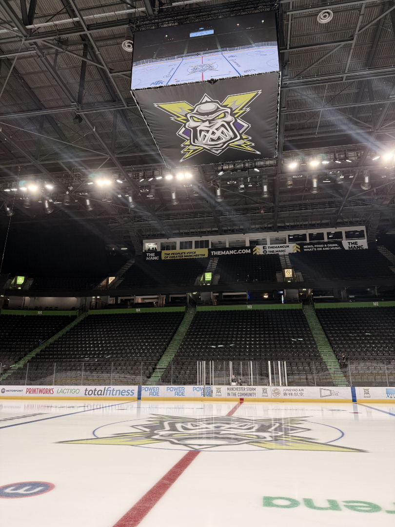 flamesicehockey's tweet photo. Weโve arrived in Manchesterโฆ Not long now until face-off! ๐ฅ๐
#Guildford | #FlamesIHC | #IceHockey | #BringThatFire https://t.co/8rUig5pT13