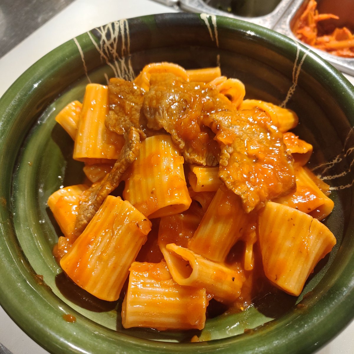 usagitogeko's tweet photo. パッケリ使ったトマトソース系パスタです
パッケリのモチモチ感がすごく好きです(*´ω`*)
ミンチはないためカルビ焼いて入れましたw https://t.co/iC4UrvAk8S