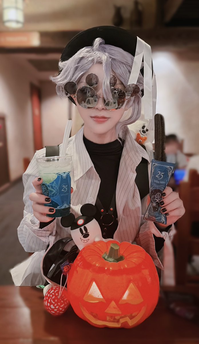 74no__0's tweet photo. 市場調査です。
 #Dハロ仮装2026  #Dハロ仮装ツイステ https://t.co/R1THSmB5DQ