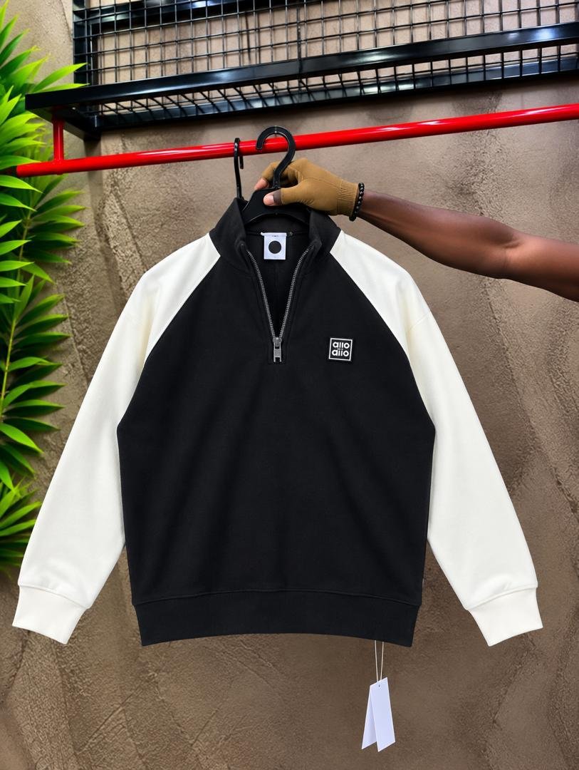 MoremiOreofe's tweet photo. A long-sleeve rugby polo shirt 🤯

28k🔥 https://t.co/qkh3Xx9tCH