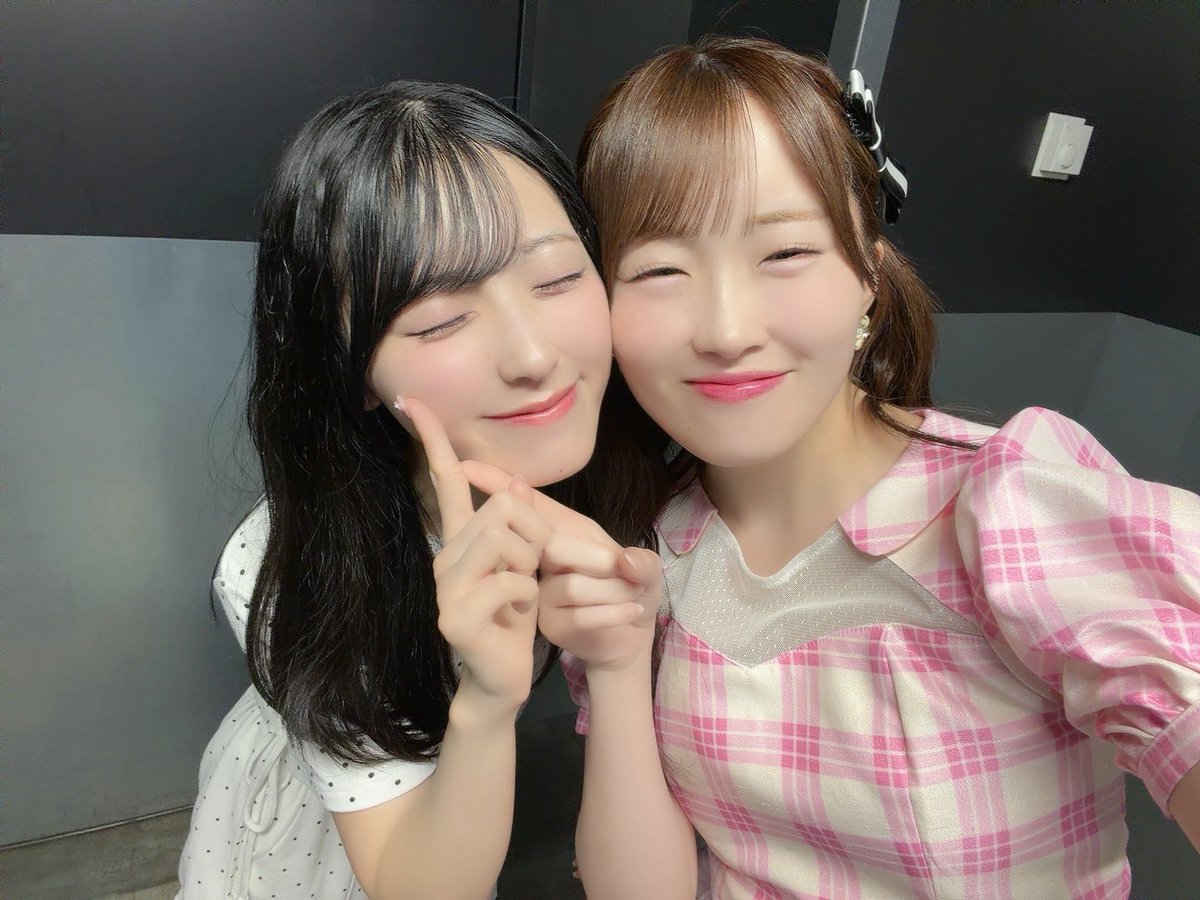48Suzuha_16LOVE's tweet photo. 「 #AKBサンコンコ 」

1 . ユニットは " 遠距離ポスター " 
小麟ちゃんおめでとう ! 🐶 ふわふわついん 🫶🏻

2 . あいちゃんおめでとう☝🏻🎀 
ソロもセンターもとっても素敵 。だいすき 。

3 . きこちゃん ! 出演できてよかった 🌼
きこちゃんの頑張りがみんなの活力だよ 🌟

4 . なるちゃん 💫 
いま大きく前に進んでいるAKB48を
小さな体でめいいっぱいの力と気持ちで
引っ張ってくれてありがとうございます !
なるちゃんをそばで支えたいという気持ちが
このコンサート期間でもっと大きくなりました 。