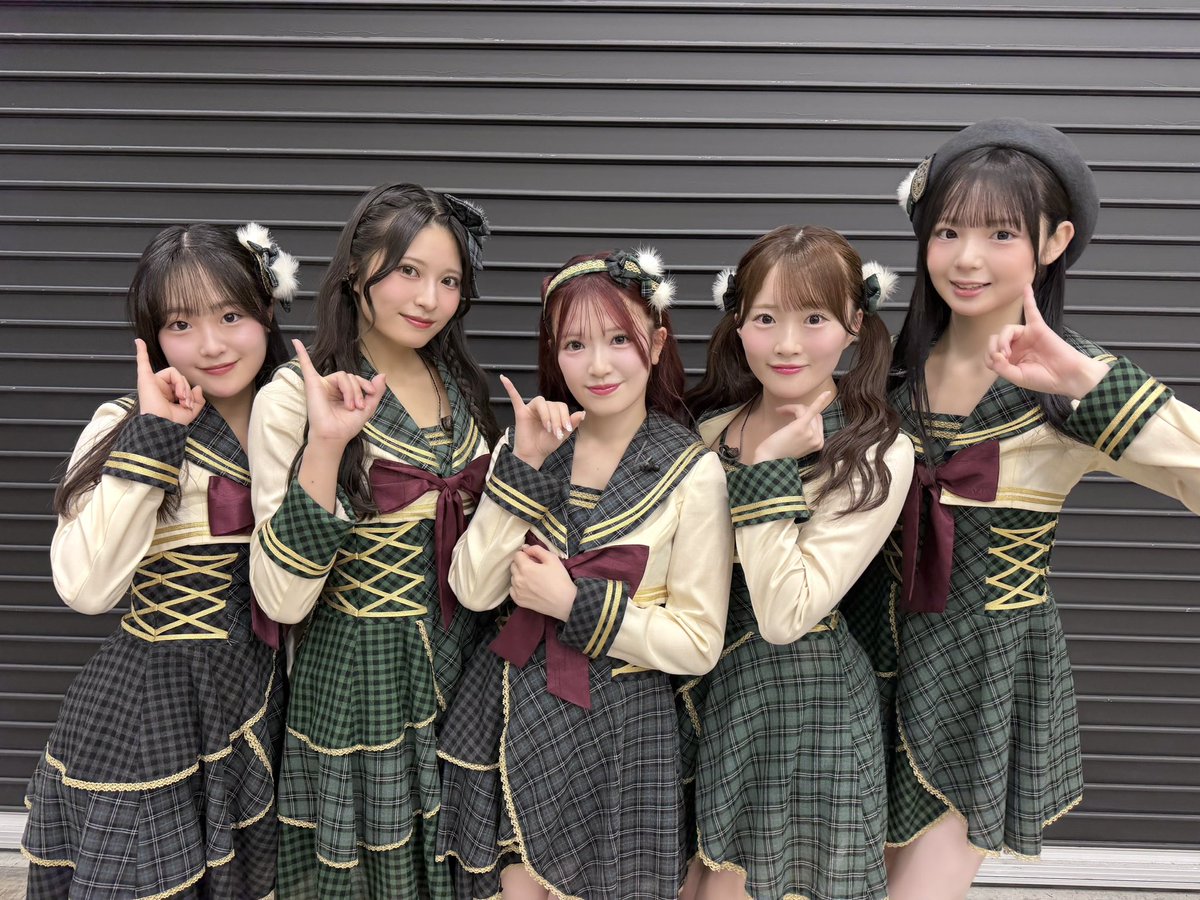 48Suzuha_16LOVE's tweet photo. 「 #AKBサンコンコ 」

1 . ユニットは " 遠距離ポスター " 
小麟ちゃんおめでとう ! 🐶 ふわふわついん 🫶🏻

2 . あいちゃんおめでとう☝🏻🎀 
ソロもセンターもとっても素敵 。だいすき 。

3 . きこちゃん ! 出演できてよかった 🌼
きこちゃんの頑張りがみんなの活力だよ 🌟

4 . なるちゃん 💫 
いま大きく前に進んでいるAKB48を
小さな体でめいいっぱいの力と気持ちで
引っ張ってくれてありがとうございます !
なるちゃんをそばで支えたいという気持ちが
このコンサート期間でもっと大きくなりました 。