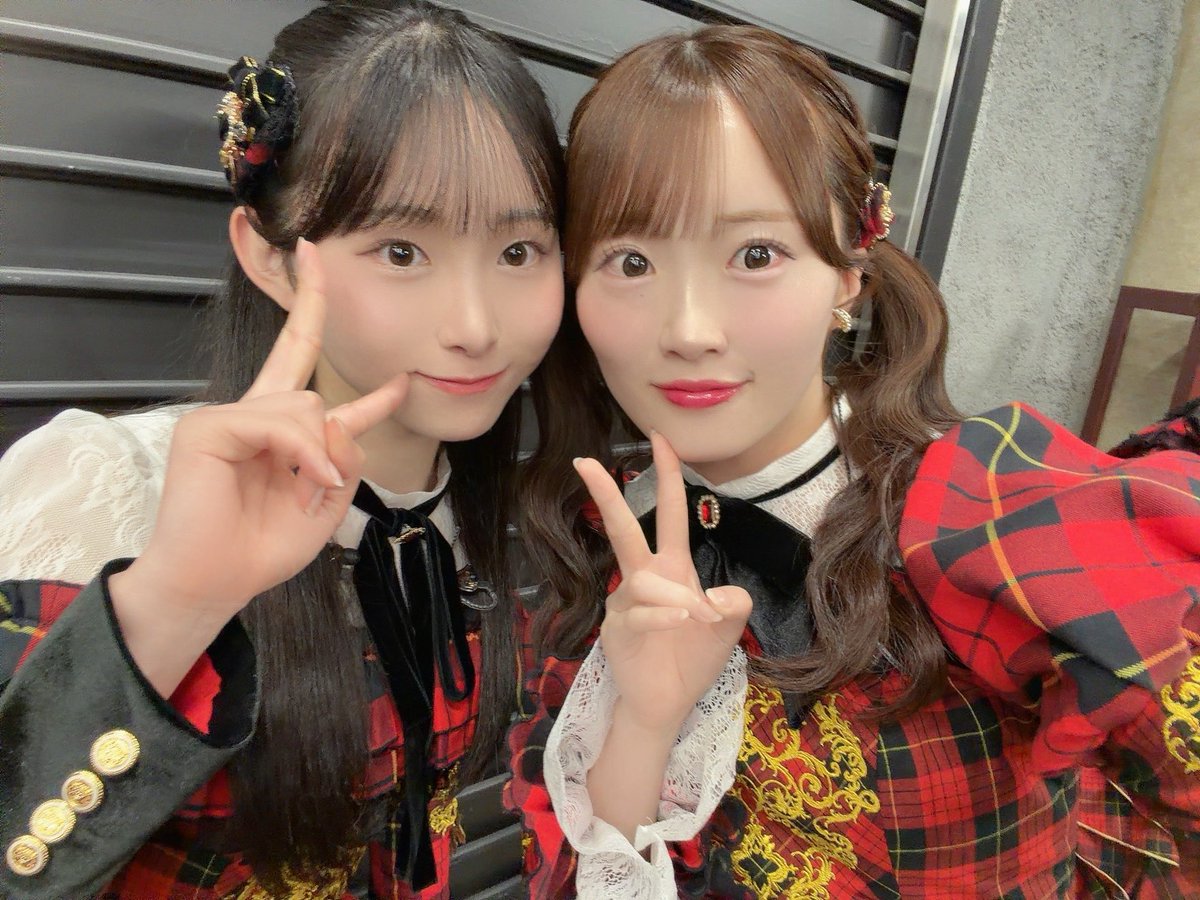 48Suzuha_16LOVE's tweet photo. 「 #AKBサンコンコ 」

1 . ユニットは " 遠距離ポスター " 
小麟ちゃんおめでとう ! 🐶 ふわふわついん 🫶🏻

2 . あいちゃんおめでとう☝🏻🎀 
ソロもセンターもとっても素敵 。だいすき 。

3 . きこちゃん ! 出演できてよかった 🌼
きこちゃんの頑張りがみんなの活力だよ 🌟

4 . なるちゃん 💫 
いま大きく前に進んでいるAKB48を
小さな体でめいいっぱいの力と気持ちで
引っ張ってくれてありがとうございます !
なるちゃんをそばで支えたいという気持ちが
このコンサート期間でもっと大きくなりました 。