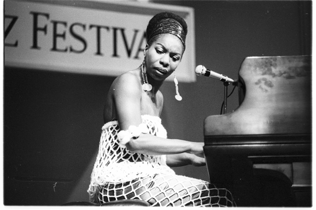 jazzisdeadco's tweet photo. Nina Simone over the years. 📸: Photographs taken from the Michael Ochs archives. https://t.co/f5On0D9Ww7