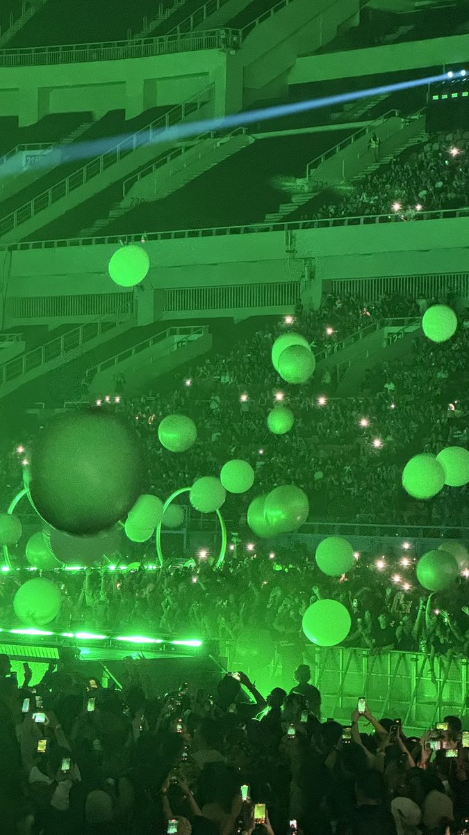 cunhatesfaye's tweet photo. ARGUABLY THE BEST CONCERT IN INDONESIA EVERRRRR

SEE YOU REALLY SOONNN @theweeknd https://t.co/EQlrDqqcX5