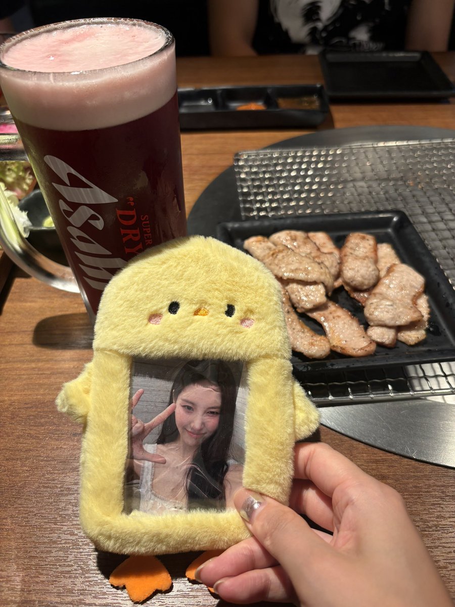 chirly1011's tweet photo. 一起beer吧🍺
#sunmi #선미 https://t.co/CwLJryOf0l