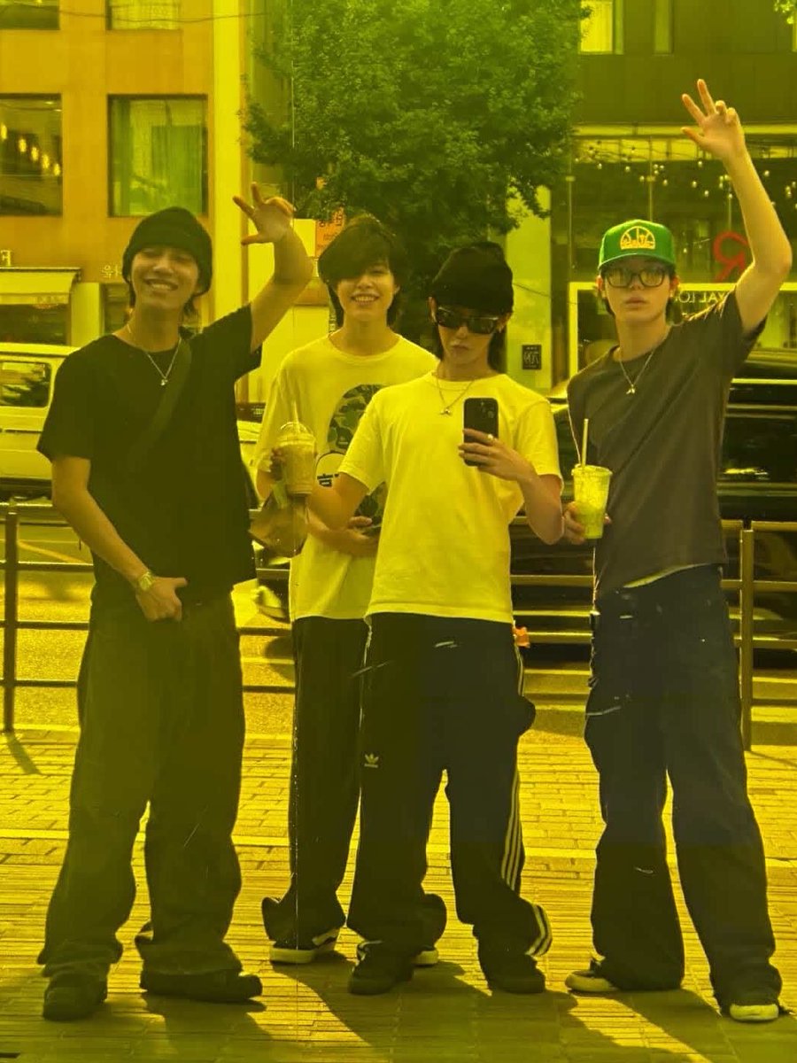 miss4sho's tweet photo. predebut lngshot would be so proud of the current lngshot :’) ❤️‍🩹 https://t.co/7a98hdcjlZ