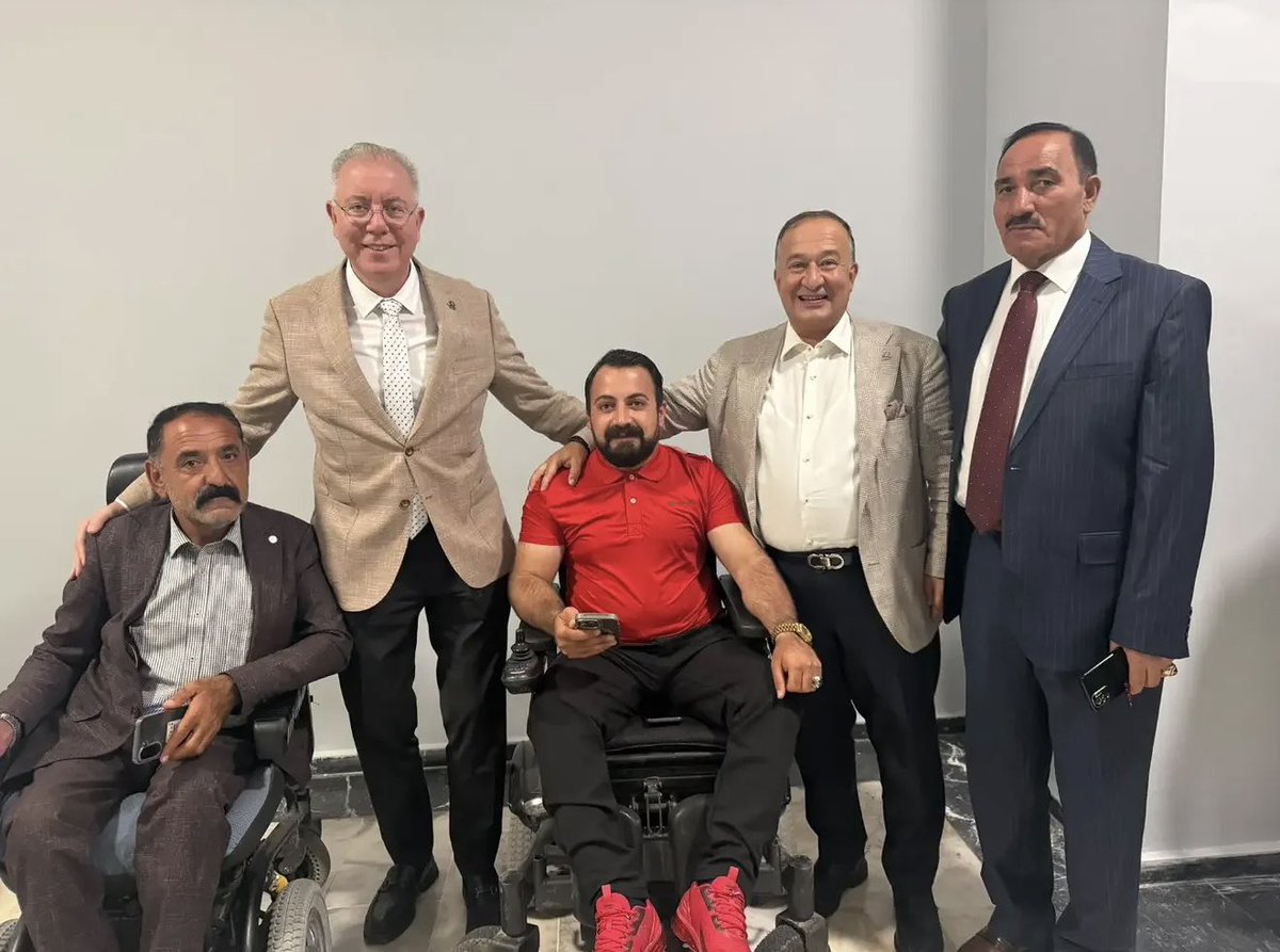 abkiymaz's tweet photo. 📍Van 🇹🇷

Van ziyaretimizin finalinde, “Türkiye Yüzyılı’nda Kardeşlik Konserleri” kapsamında Hatay Medeniyetler Koromuzun konserinde kıymetli vatandaşlarımızla bir araya geldik.

Türkçe, Kürtçe, Arapça ve Lazca eserlerin seslendirildiği gecede, farklılıklarımızın ötesinde ortak sevincimizi, hüznümüzü ve kardeşliğimizi aynı sahnede yaşadık.

Terörsüz Türkiye; kardeşliğin, birlik ve beraberliğin daha da güçlendiği bir Türkiye idealidir.

Kültür ve sanatın birleştirici gücüyle bu güçlü mesajı Türkiye’nin dört bir yanına taşımaya devam edeceğiz. 🇹🇷

#TürkiyeYüzyılıBuluşmaları