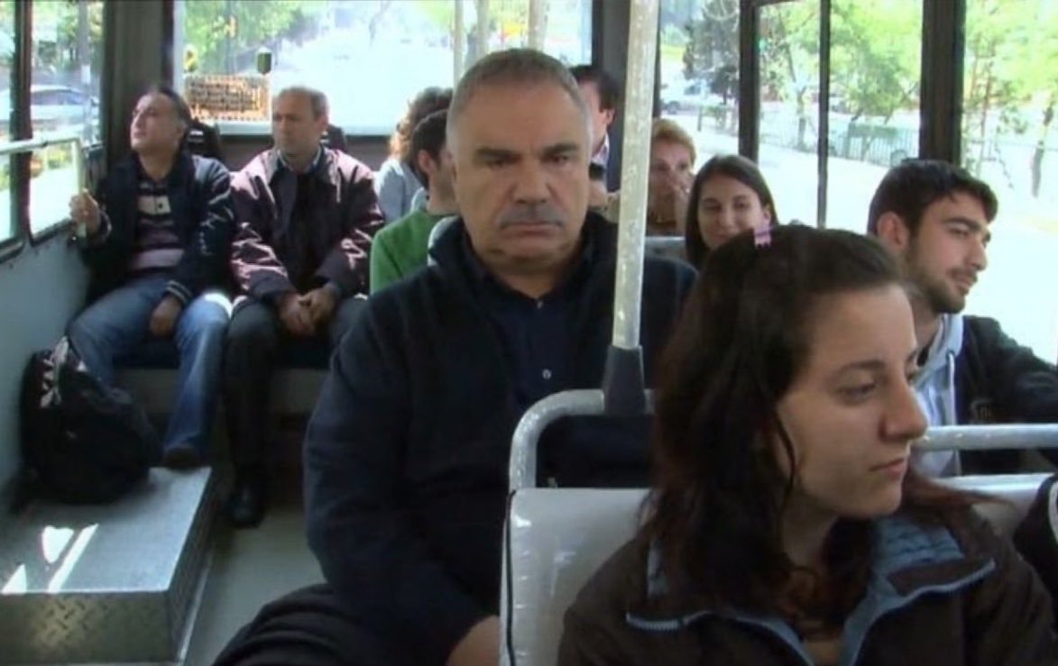 sude1371051's tweet photo. Ali Rıza nın bütün fotoğrafları niye bu kadar komik ya adam nbc filmlerinden fırlamış gibi öyle bir bıkkınlık hali var üzerinde cxghcxjfcx https://t.co/KM3TleczD1