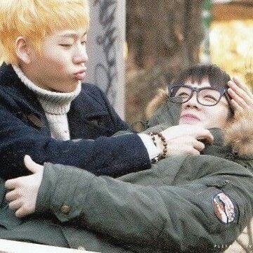 pomSangg's tweet photo. 리더랑 맏형이랑 저러고 놀음……
아 귀여운것들 https://t.co/6NShc2sdRT