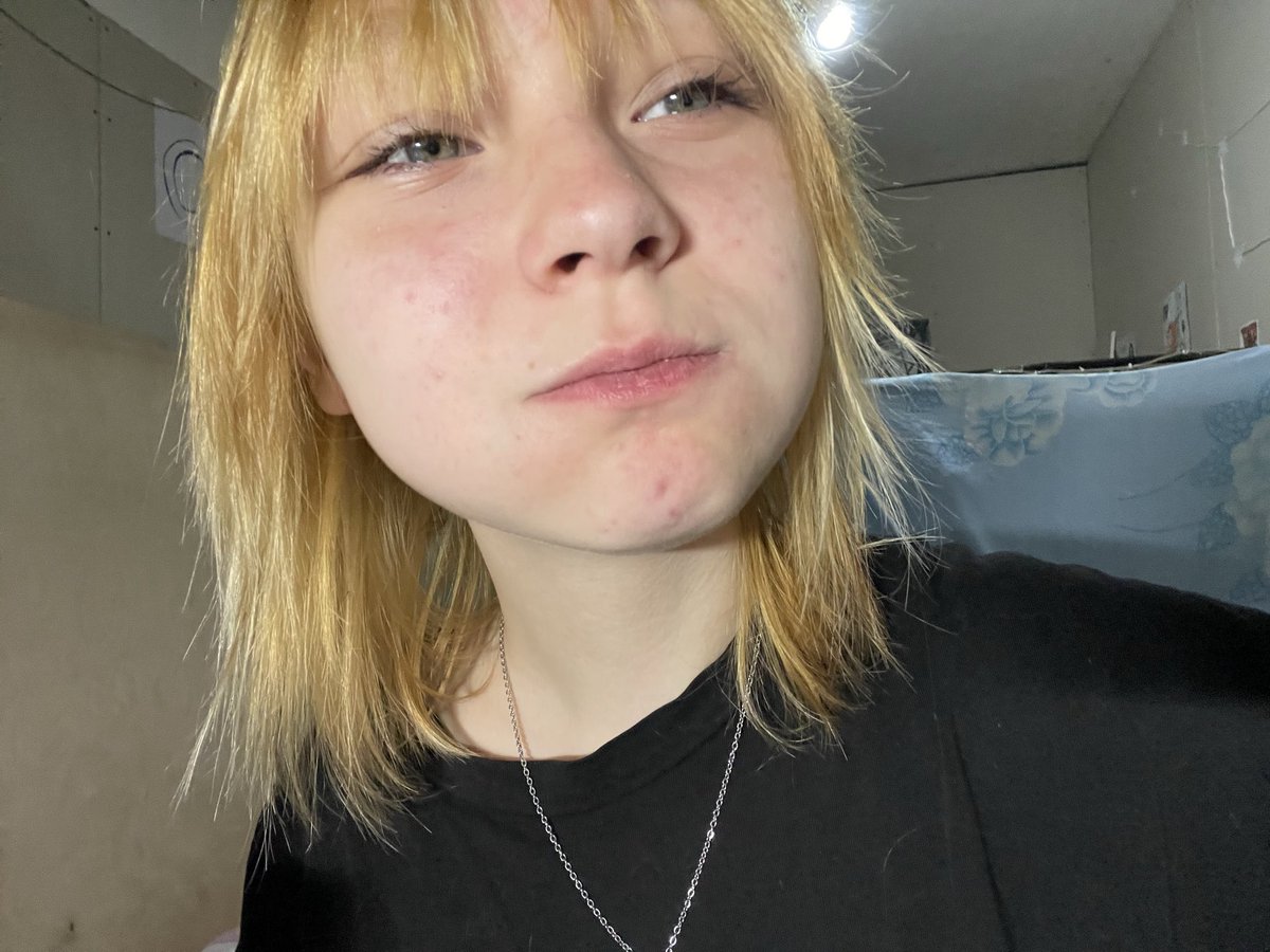 keerywo's tweet photo. чота уже который пост вижу, думаю тоже сделать, немного обо мне 🤭

кири
esfp 
местоим он / она
сейчас помешана на фанфиках по хазяевам 
так же оч люблю смотреть фильмы и сериалы, иногда анимки
шучу тупые шутки 🙊
люблю музыку, любую разную вкусную
рад новым знакомым !! https://t.co/0r3SDnFmLa