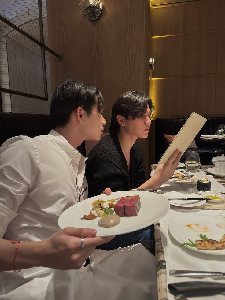 estfate's tweet photo. Makan dulu yaaa (ngabarin) https://t.co/NpeOvtIetf