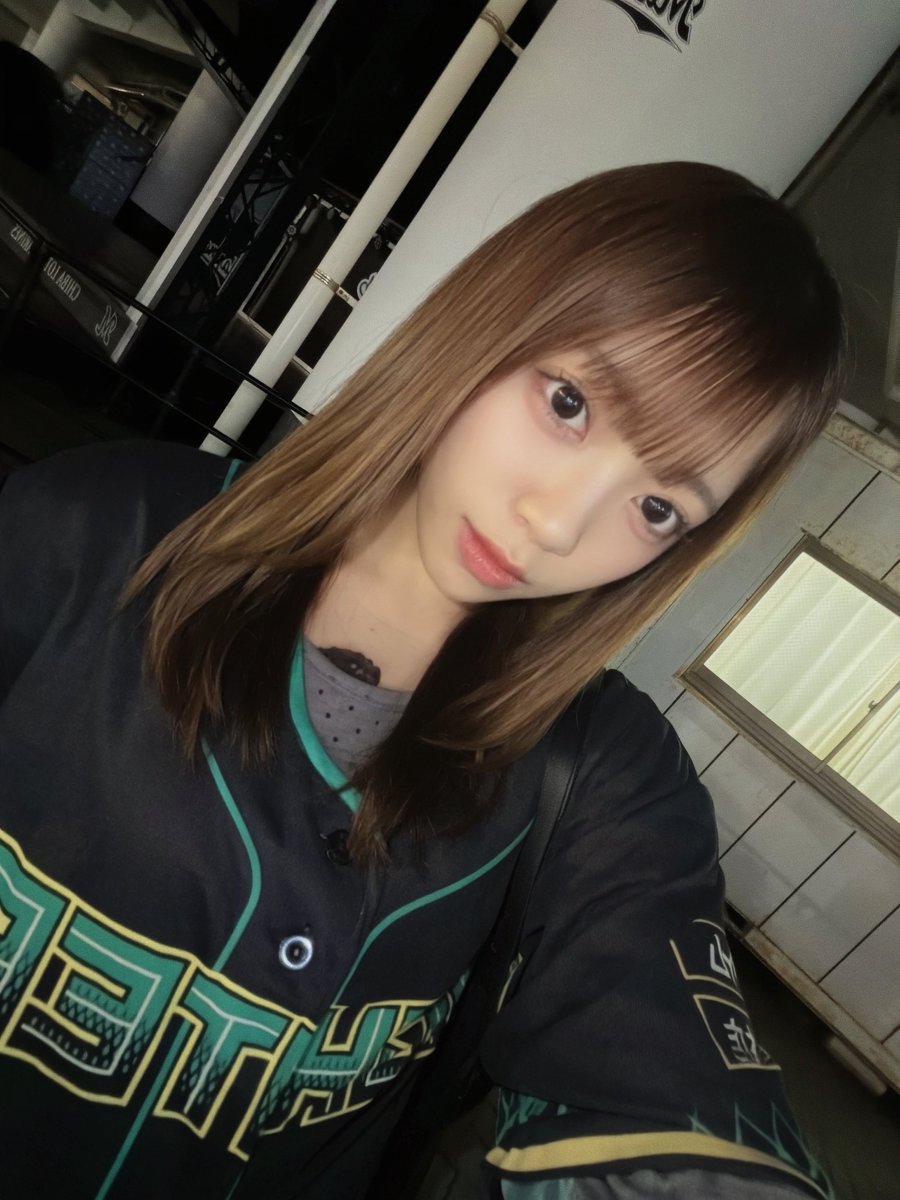 misaki_nmks's tweet photo. ZOZOマリンスタジアムへ🏃‍♀️‍➡️
1人で写真撮るのちきって変なところで撮った^_^ https://t.co/xKWiZRFTd7