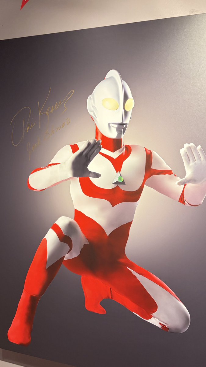 CinemacheckmanX's tweet photo. #ウルトラマンシリーズ60周年展
#ウルトラマン 
最後の60周年特別映像は反則レベルで大号泣。選んでるシーンや編集が巧くて（そこ切り取るんやもあったけど）………。 https://t.co/adjUFrRHyK