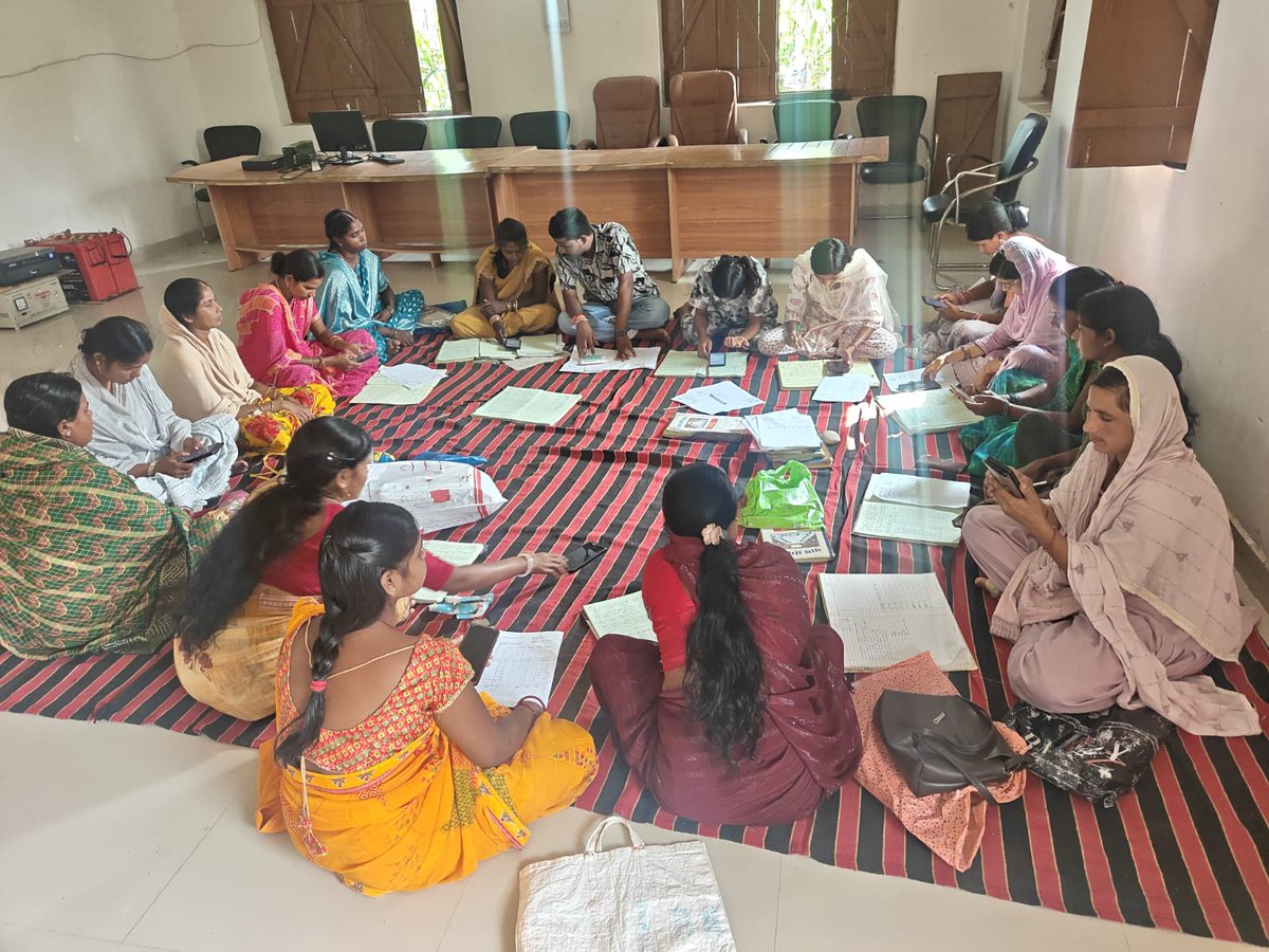 pin2kiapnidiary's tweet photo. NRLM- CBO Cut off ongoing by e-BKs and Cadres. ✍️
___________________________
#NRLM #Lokos
#jslps #meeting #pin2kiapnidiary https://t.co/C9AcNXxWx4