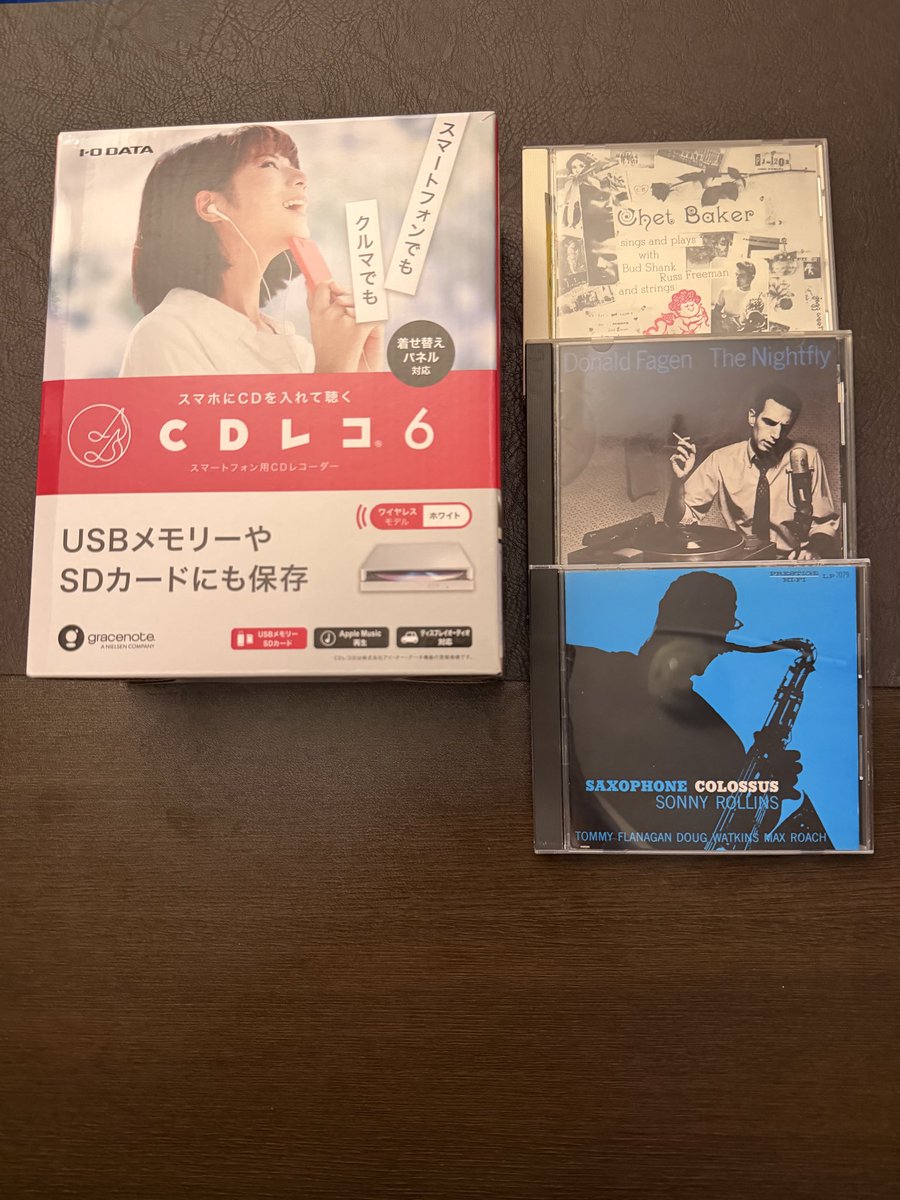 childandren's tweet photo. 音入れ後にすぐ人工内耳のトレーニングできるよう、手術前にこれで聴き慣れたＣＤをスマホに取り込む
特にこの３枚なら音が少なくて、ボリューム上げれば、左裸耳でも（脳内補完もあって）メロディーが分かる
一番はソニーロリンズのセントトーマス。ドラムとテナーサックスがよく聴こえる https://t.co/UWA4ANa9Sf