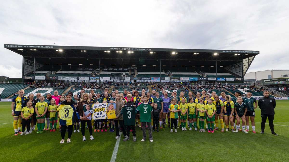 ArgyleWFC's tweet photo. A wonderful display of unity before kick-off at Home Park, with both sides paying tribute to Roxy Thomas ππ
All ticket proceeds from the game will be going to Roxy's GoFundMe page, which is linked below π
π https://t.co/NBGQGUBb4q
#RaisingForRoxy https://t.co/t7W0R3Juxu
