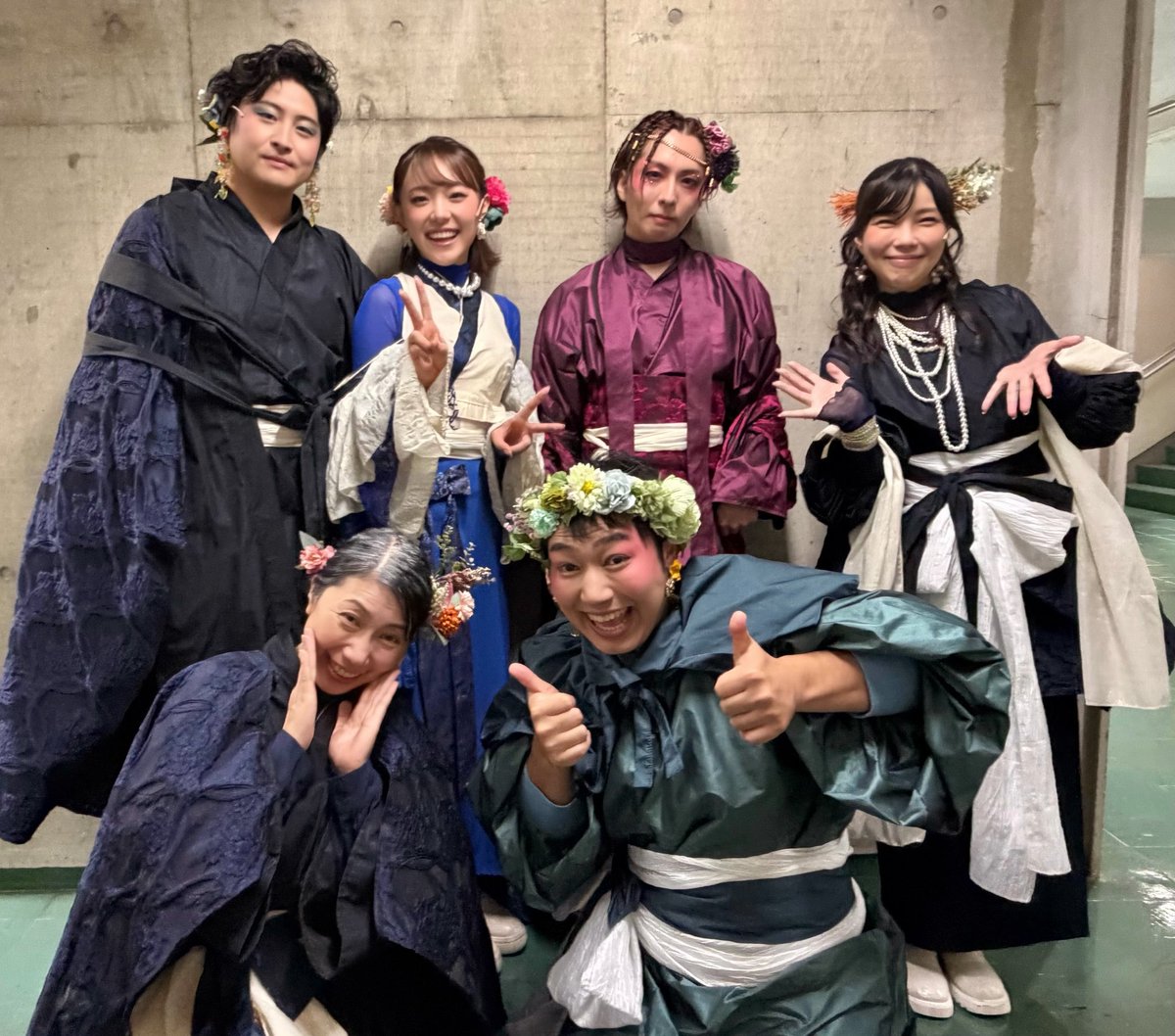 ozuozuozu12's tweet photo. #ロミジュリOC 
本日もご来場ありがとうございました！！

大好きなキャピュレット家でお写真撮れた〜！！💕
大好きが募るほど、苦しくなるのよ、、、
大好き！！！！！ https://t.co/jm2lBpxUAs