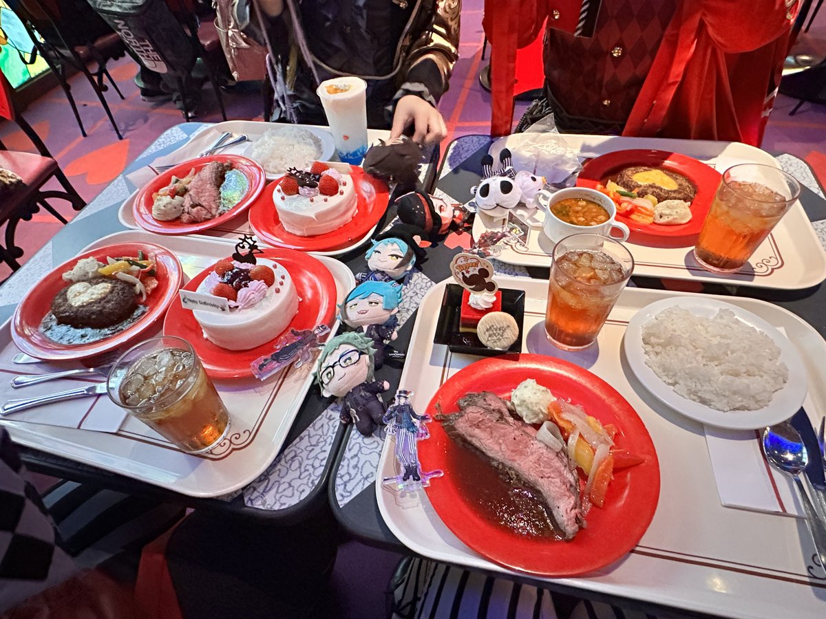 rkhk_mit's tweet photo. 本日は！！北信勢と🏰♡
Dハロ2回目はプレフル併せ〜！！🎪
めちょ楽しかった🥹🥹

#Dハロ仮装2026
#Dハロツイステ https://t.co/vyQW2krLYZ