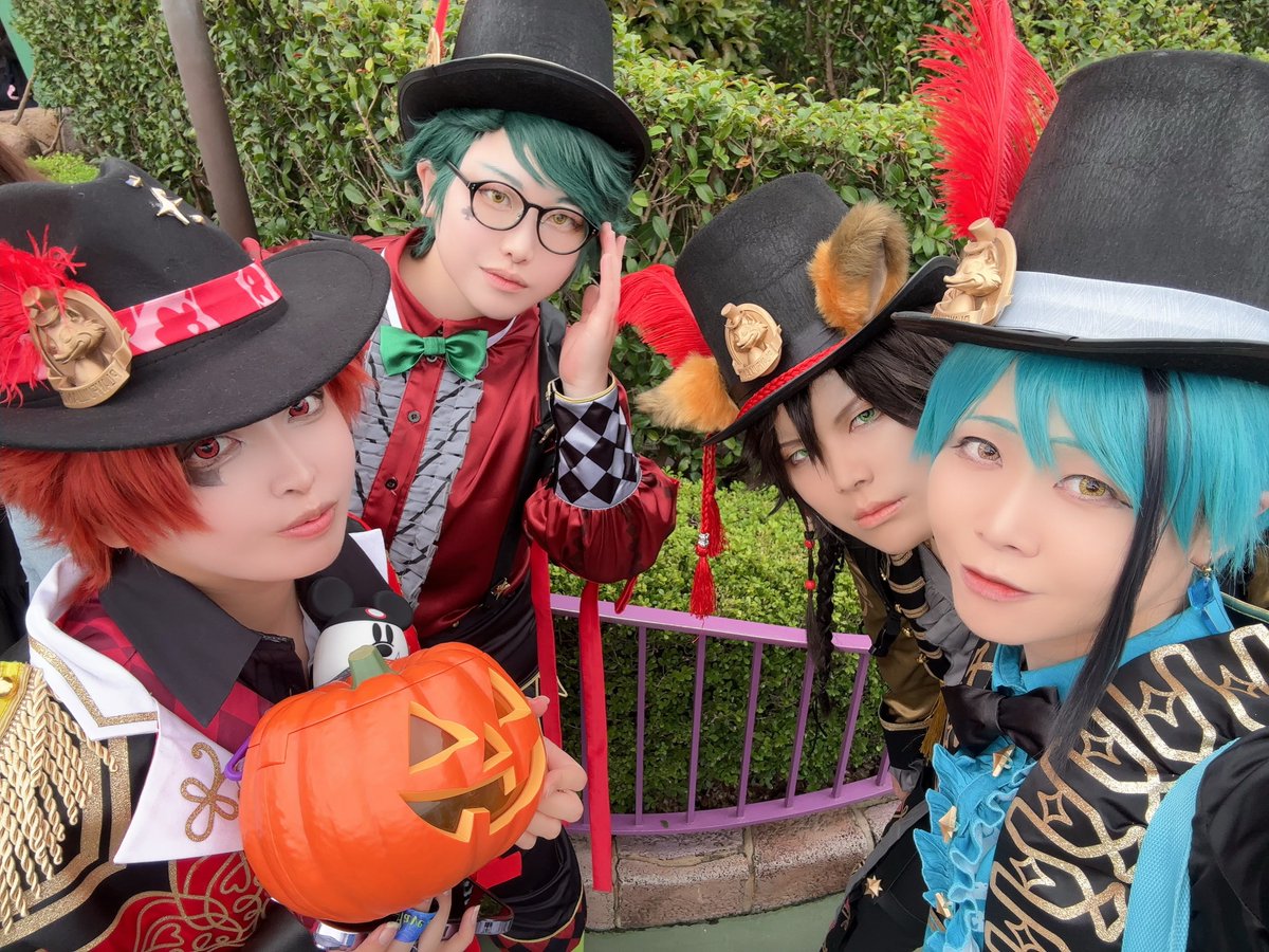 rkhk_mit's tweet photo. 本日は！！北信勢と🏰♡
Dハロ2回目はプレフル併せ〜！！🎪
めちょ楽しかった🥹🥹

#Dハロ仮装2026
#Dハロツイステ https://t.co/vyQW2krLYZ