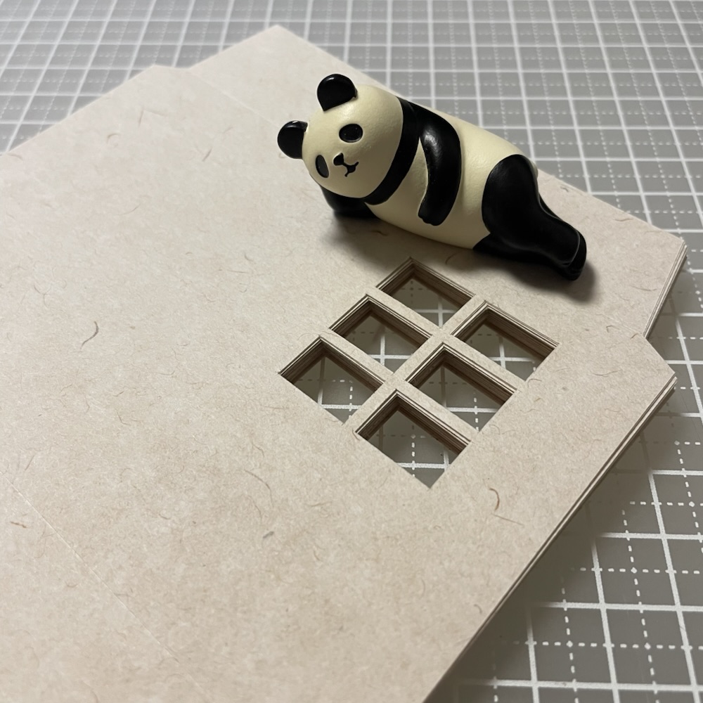 SUNDAY_E_INFO's tweet photo. 制作メモが見当たらないので前に作った封筒を元に寸法を測りつつ制作しているのでペースは遅めです。
以前の作り方をなぞるよりも新しい方法を考えた方が結果的に効率が上がる場合もあるのでちょっと試行錯誤しつつ作業しています。 https://t.co/pdQCJhlygg