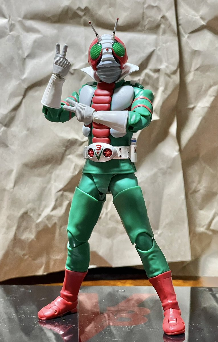 T666Buzz's tweet photo. 真骨彫仮面ライダーV3 栄光のライダーエディションが到着。大好きなV3なので外せません。全体的に濃いカラーリングになってます。風見志郎、出ないかなあ✌️

#仮面ライダーV3 
#真骨彫 
#栄光のライダーエディション https://t.co/tVru3yqGt3