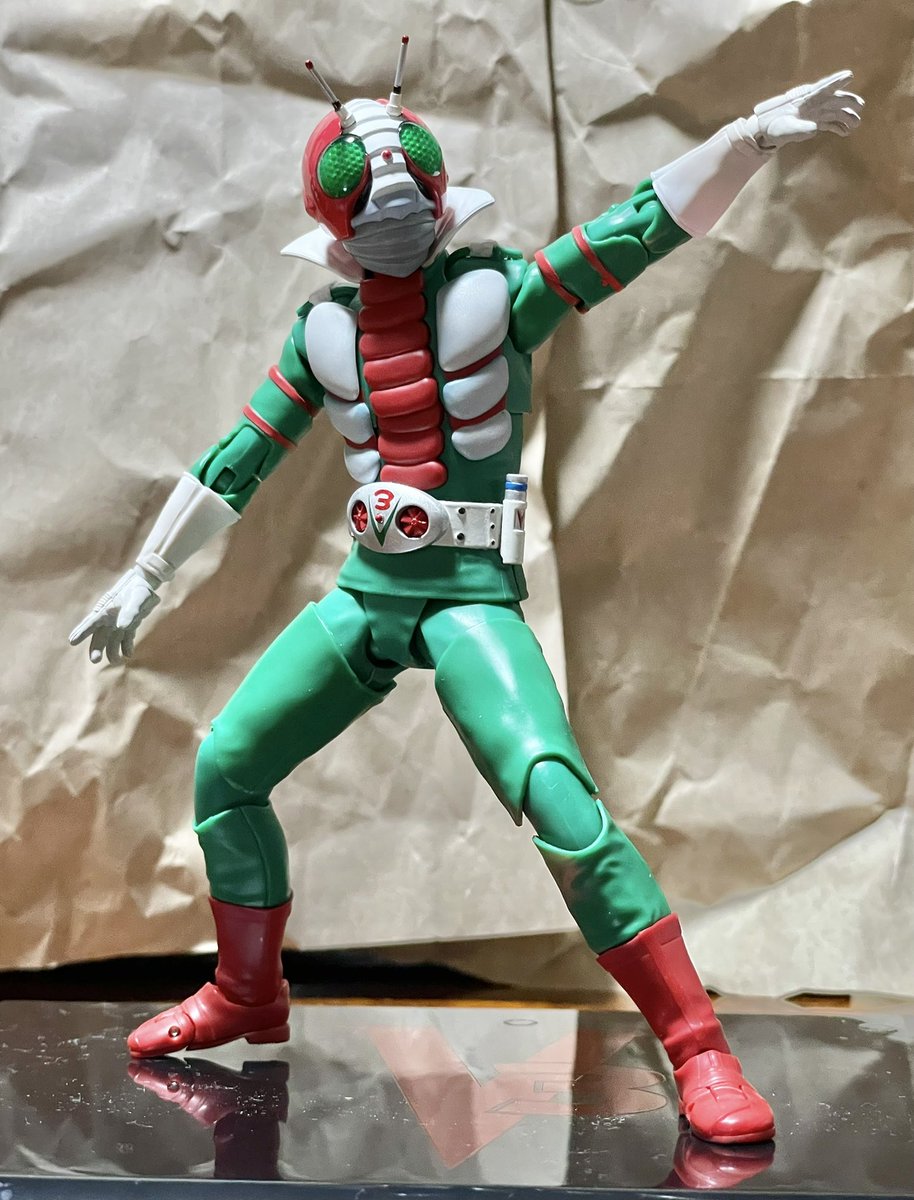 T666Buzz's tweet photo. 真骨彫仮面ライダーV3 栄光のライダーエディションが到着。大好きなV3なので外せません。全体的に濃いカラーリングになってます。風見志郎、出ないかなあ✌️

#仮面ライダーV3 
#真骨彫 
#栄光のライダーエディション https://t.co/tVru3yqGt3