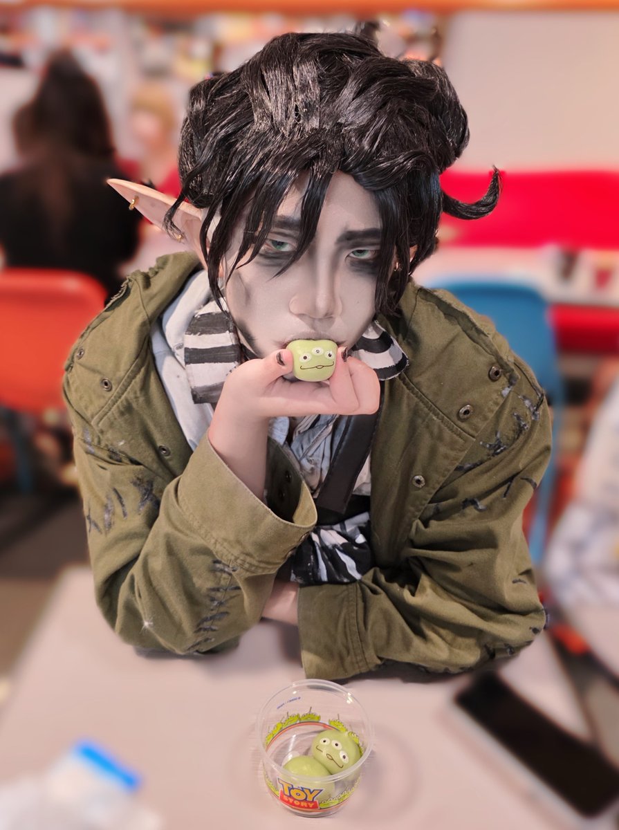 Iamkevindesu's tweet photo. 「…人様をジロジロ見ンな」

#Dハロtwst仮装
#Dハロ仮装2026 https://t.co/WOFcuVciUH