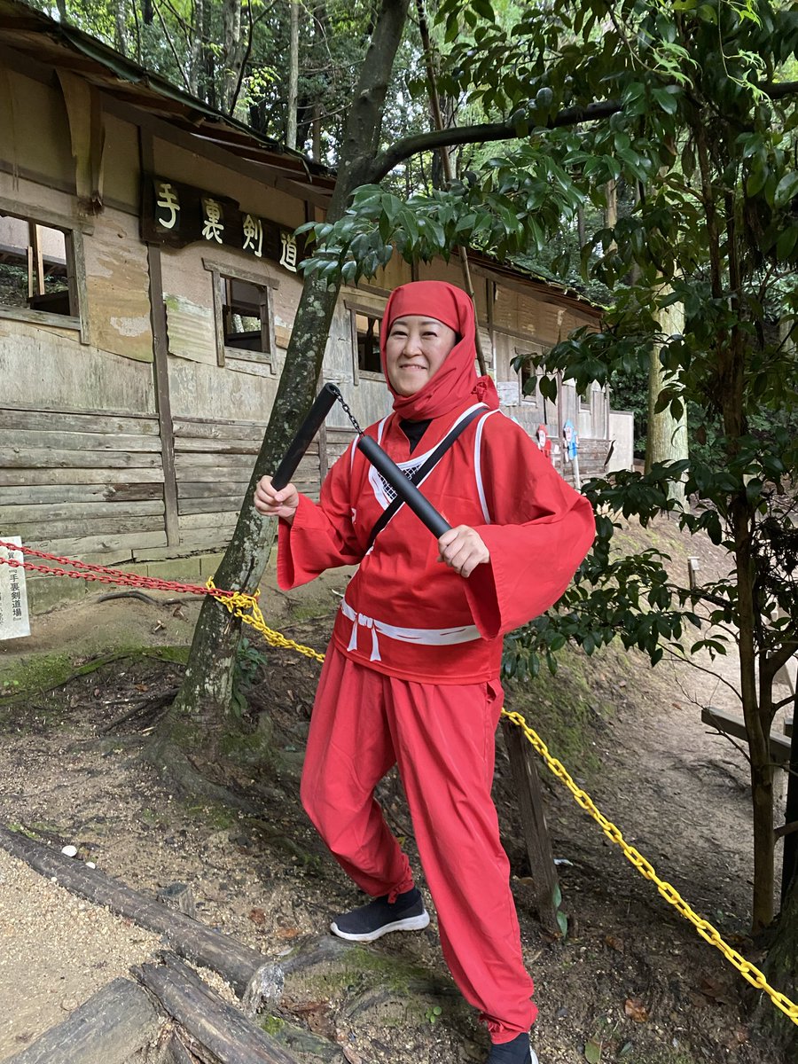 delier_salon's tweet photo. 今日は、滋賀県甲賀市の忍術村で忍者に、なってきました✨
手裏剣楽しかった〜❣️

忍者の衣装に、情熱クラブの忍者ビブスがマッチしてます😆

#情熱甲賀PR #情熱防災防犯フェス2026 #情熱クラブ #甲賀市 #忍術村 https://t.co/WjQPzzUDWm