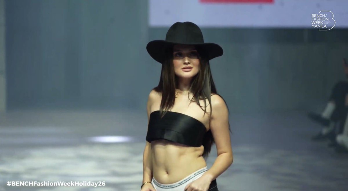 kowalerts's tweet photo. RUNWAY ENERGY WITH KIRA!! 

#KiraBalinger walking into the runway like she owns it!! 
#BenchFashionWeekHoliday26 https://t.co/kLytRNBK88