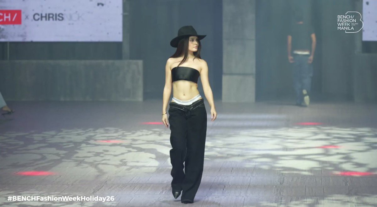 kowalerts's tweet photo. RUNWAY ENERGY WITH KIRA!! 

#KiraBalinger walking into the runway like she owns it!! 
#BenchFashionWeekHoliday26 https://t.co/kLytRNBK88