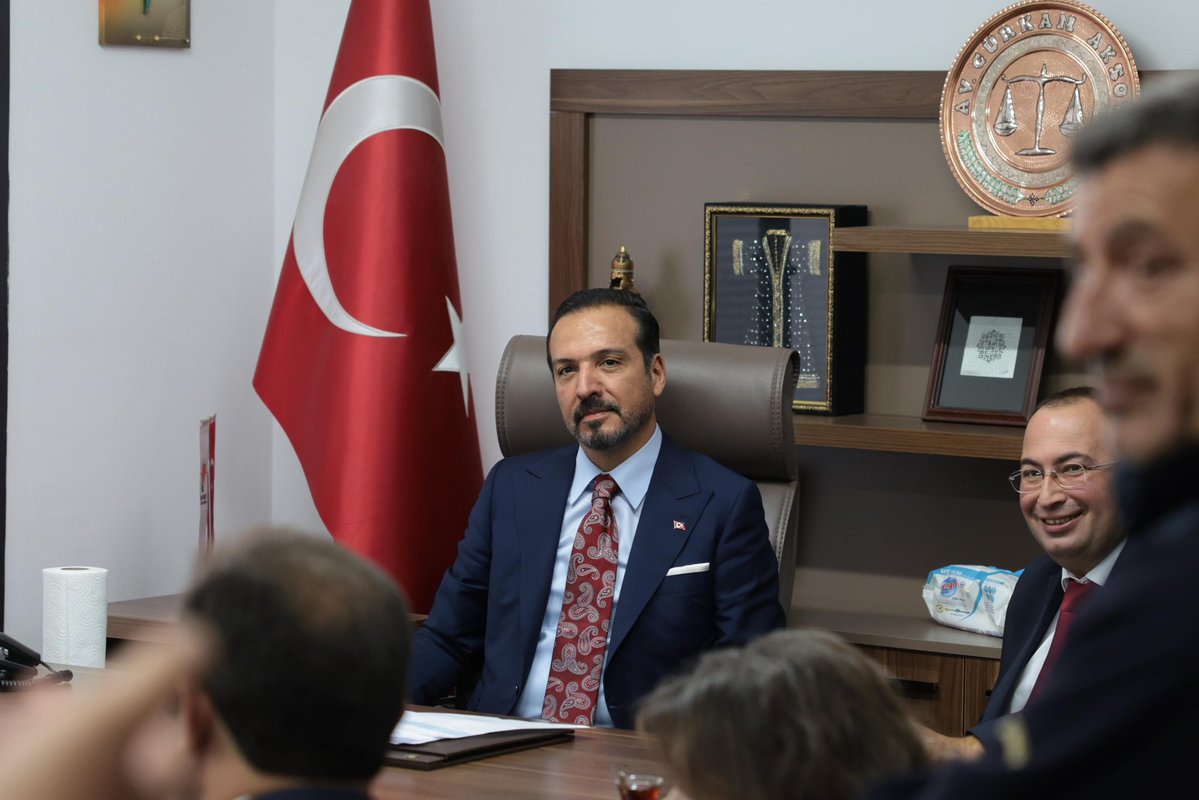 zorlu77's tweet photo. Türkiye Yüzyılı Buluşmaları kapsamında öncelikle Avcılar İlçe Başkanlığımızda teşkilat mensuplarımızla bir araya geldik. 

Hizmet belediyeciliğine her geçen gün daha fazla ihtiyaç duyan Avcılar’da saha çalışmalarınızı yoğunlaştıracağız. https://t.co/Neo6cXi4uv