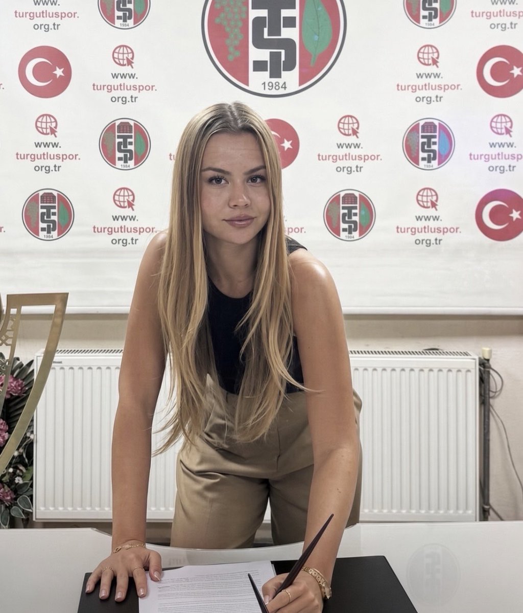 kartlnasaletijk's tweet photo. Turgutluspor Teknik Direktörü Zeynep Mestan: “Turgutluspor’a birini alma şansım olsa Dusan Vlahovic’i alırdım. Genç yaşında geldi, büyük bir transfer. Beşiktaş’ın takımı çok iyi.” https://t.co/4GUb80qKWR