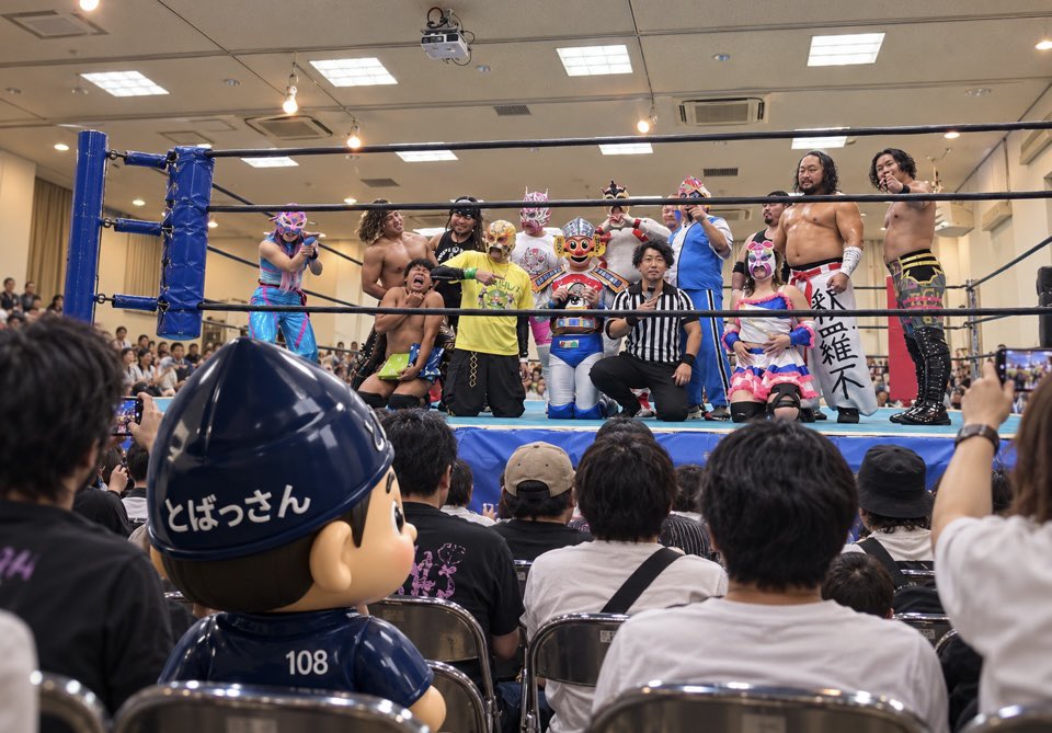 810_SHOP's tweet photo. 昨日のとばっさん
「布施プロレス2026」
を観戦しに行く^_^
会場が屋外で楽しみにしてたけど、
あいにくの雨で屋内に変更になった😳
でもリングも選手も近くに感じられたから、これはこれで良かったかも🤭
また来年もよろしく😁

#布施プロレス https://t.co/Hxr4sMVpN8