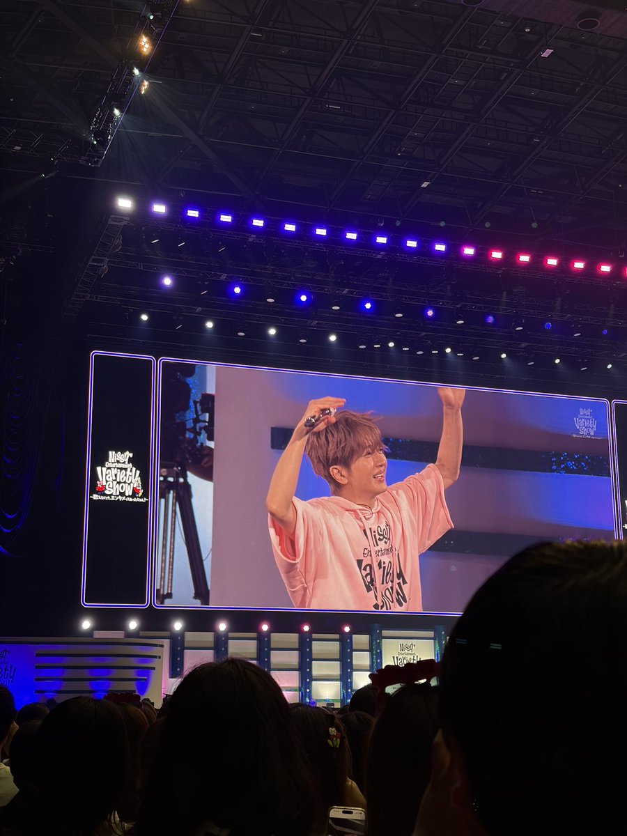 ny___pupil's tweet photo. Nissyも余韻に浸ってるのかな？と思うので私も余韻に浸る😌
写真見返してたら、例のシーン私も収めてた。思い違いかもだけど、Nissyも幸せそうな表情をしてるのかな〜なんて思ってみたり…。本当にそうだといいな https://t.co/HhLATqPFDb