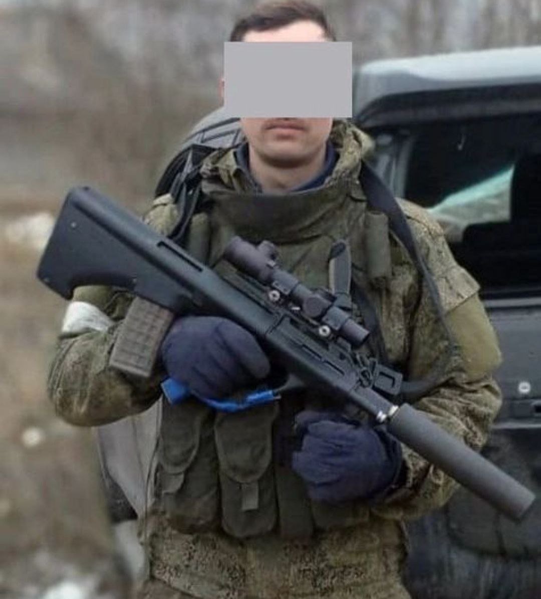 GZsgallos2007's tweet photo. A Russian soldier with a captured Austrian Steyr AUG assault rifle in 2022. https://t.co/ymMBl2ASa5