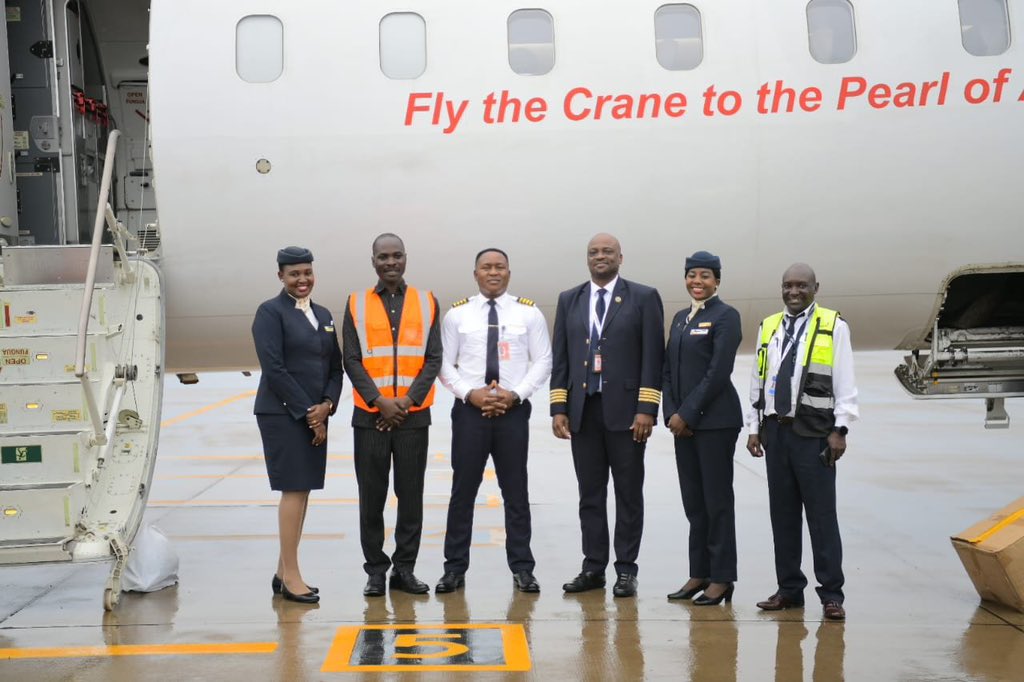 assempebwa's tweet photo. @UG_Airlines Bombardier CRJ900 touches down at Kabalega Int. Airport, Hoima, after a commercial charter flight from Entebbe International Airport. ✈️

About 50 mins in the air for a journey that can take close to 5 hrs by road.

This is what infrastructure promises look like when delivered, distance shrinks, time is saved and possibilities open up!

I know some people like @TheMutaD will ask for more, is they see it at all🌚… but why not?

@HonByamukama @MoWT_Uganda