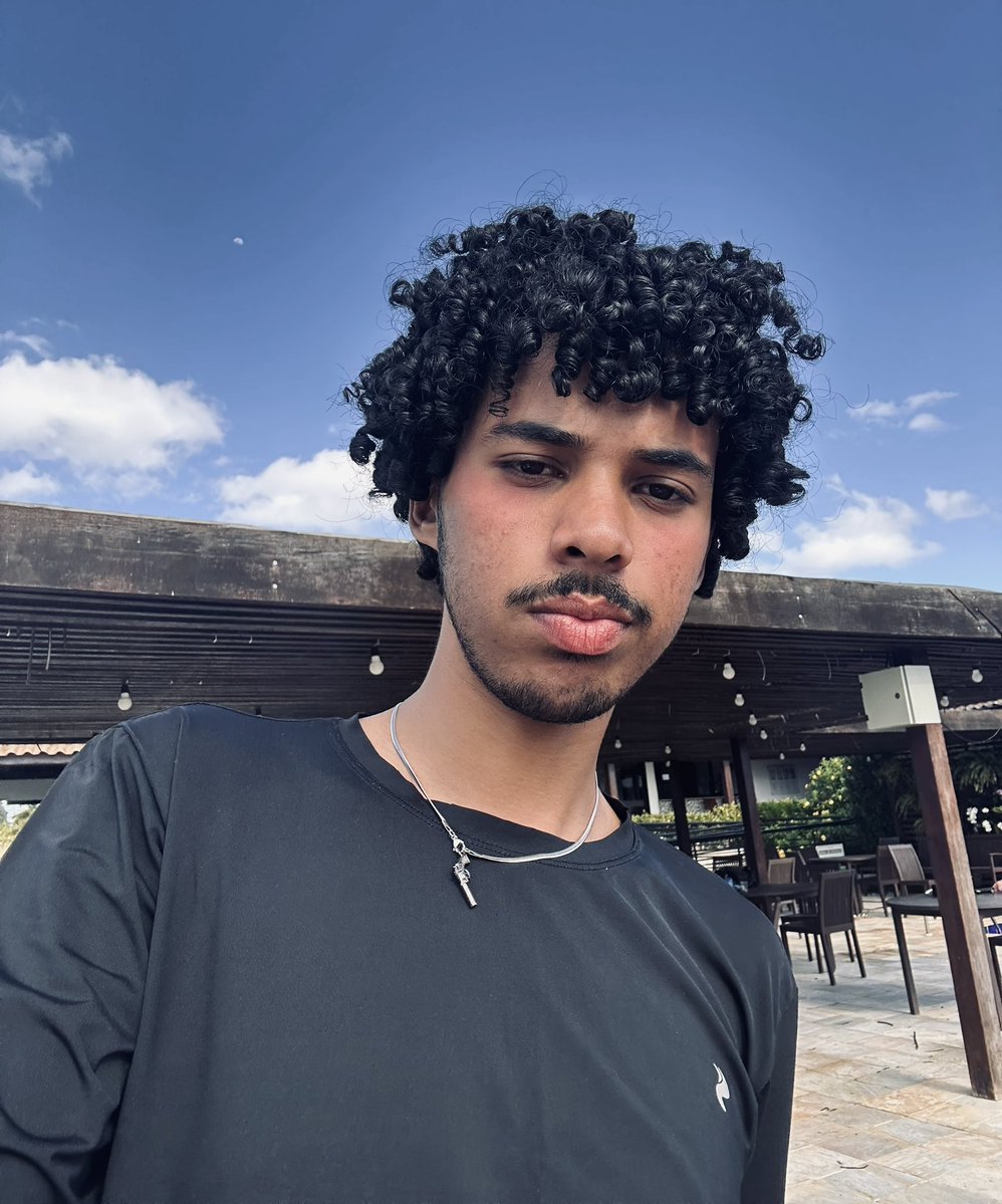 davilemos077's tweet photo. Não poderia ficar de fora dessa tred 
#tred #cachos #myhair https://t.co/ylF3owtER6