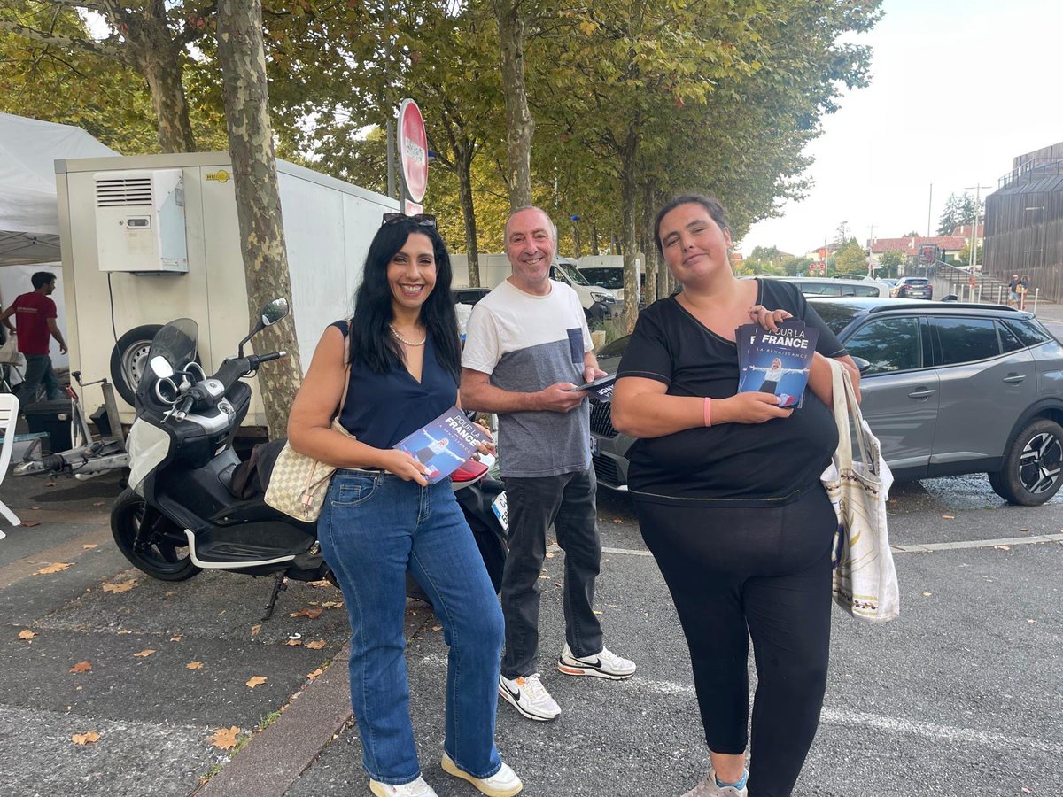 PalisPierre64's tweet photo. 🇫🇷 Cette semaine collages sur Urrugne et Hendaye, puis ce matin, collage à Bayonne avec @JarraudT , puis tractage au marché de Quintaou à Anglet avec Pascal, Jean-Jacques, @SandinAlistNina  et @MarineMayn40163 .

Merci à tous pour votre engagement !

#RN64 #RassemblementNational https://t.co/ZXeb2PfzM1