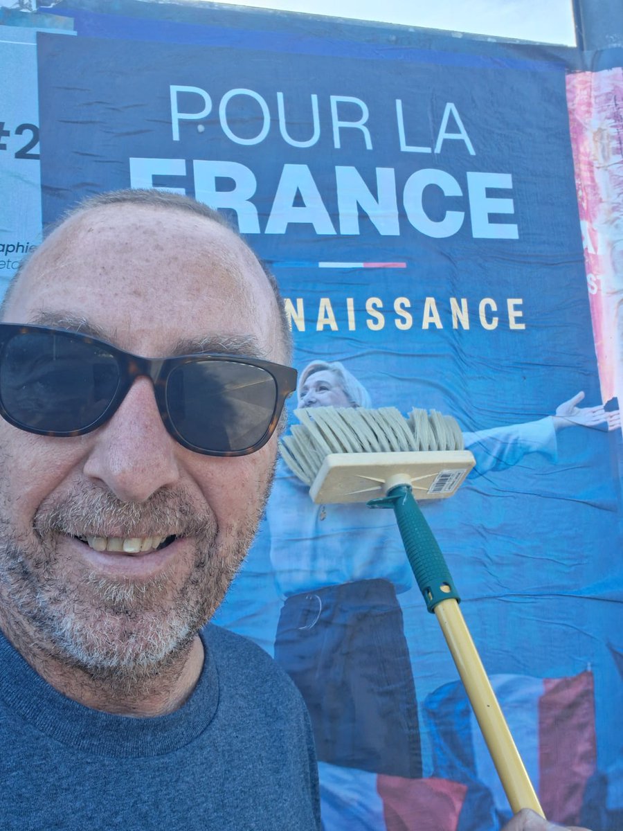 PalisPierre64's tweet photo. 🇫🇷 Cette semaine collages sur Urrugne et Hendaye, puis ce matin, collage à Bayonne avec @JarraudT , puis tractage au marché de Quintaou à Anglet avec Pascal, Jean-Jacques, @SandinAlistNina  et @MarineMayn40163 .

Merci à tous pour votre engagement !

#RN64 #RassemblementNational https://t.co/ZXeb2PfzM1