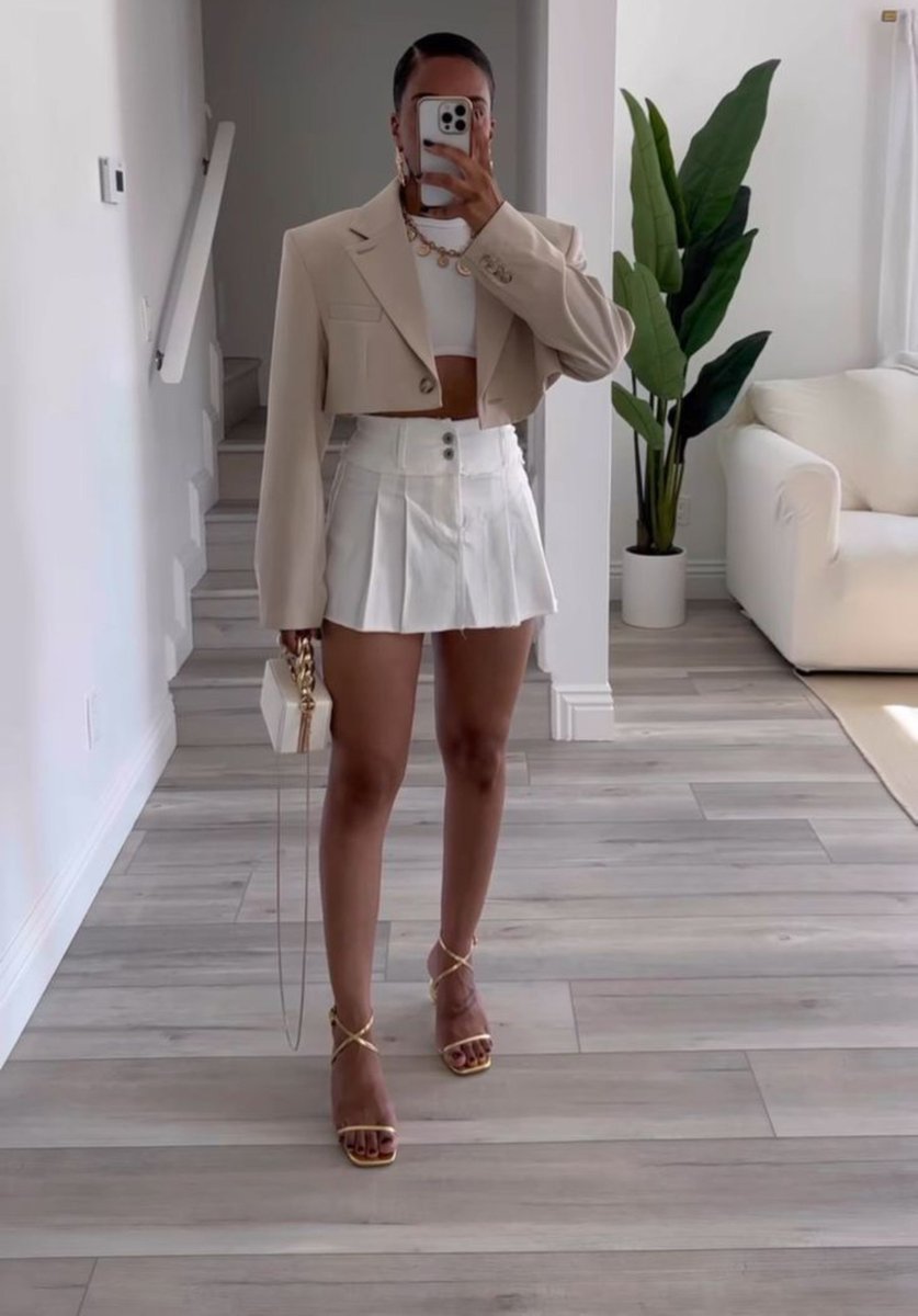 _herlore's tweet photo. same blazer, different moods. Choose your favorite look https://t.co/sNjW5OCuRx